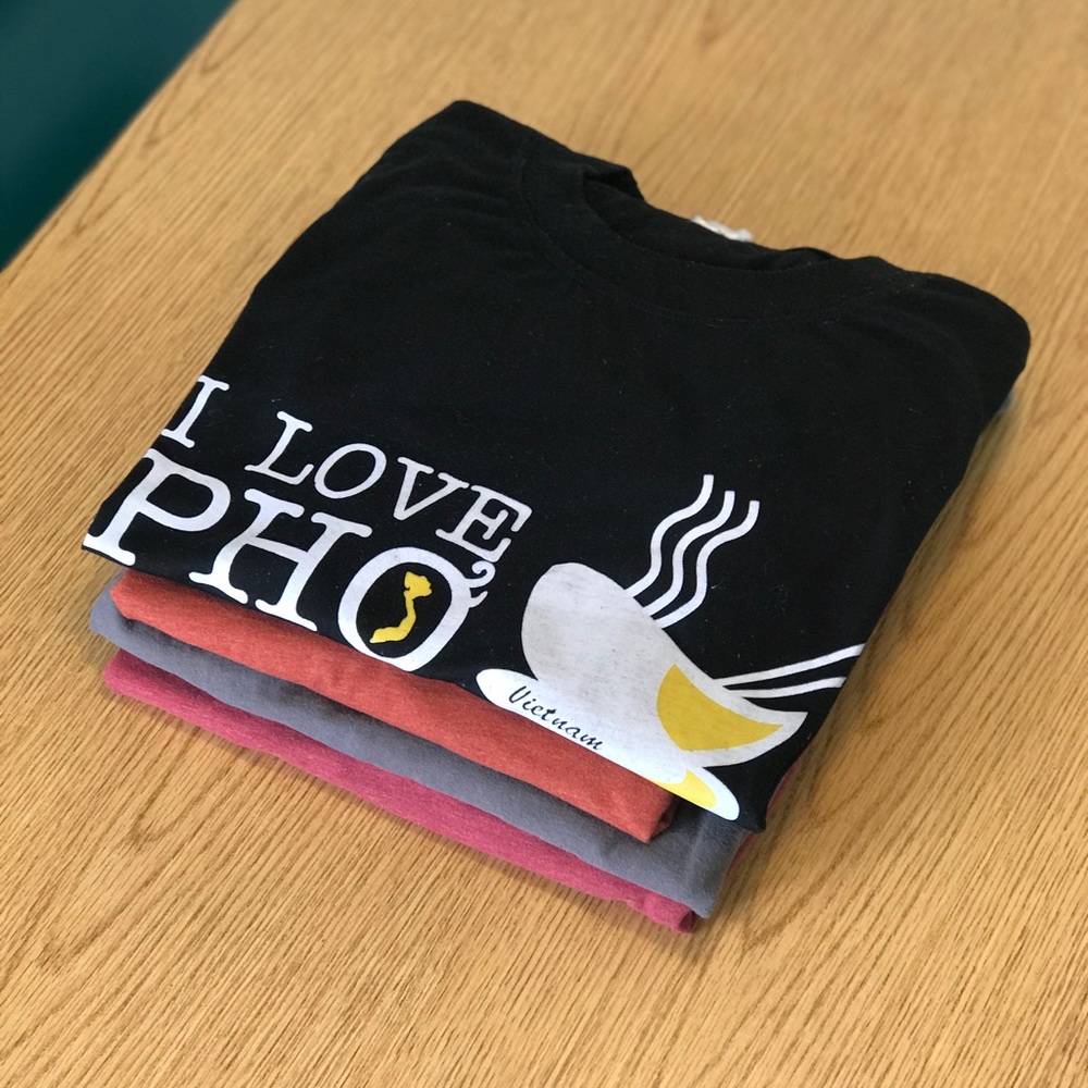 4 pack t shirt bundle. Sz large i love pho